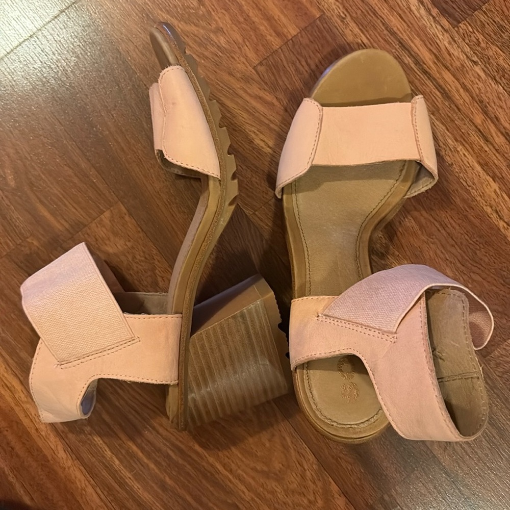 Sorel pink sandal with heel